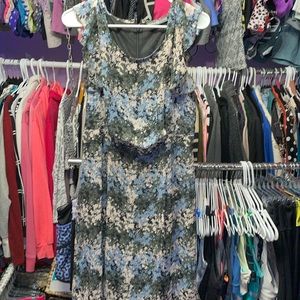 Signature Collection dress fullzip in back inside black slip like new grey scale